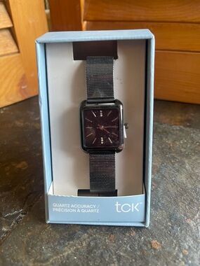 tck Unisex Black Mesh Strap Square Dial Watch
